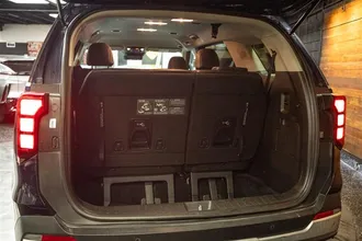 2025 KIA CARNIVAL photo 7