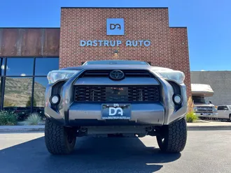 2020 Toyota 4Runner photo 2