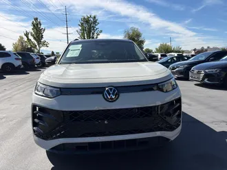 2025 Volkswagen Tiguan photo 2