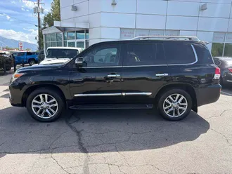 2013 Lexus LX 570 photo 2