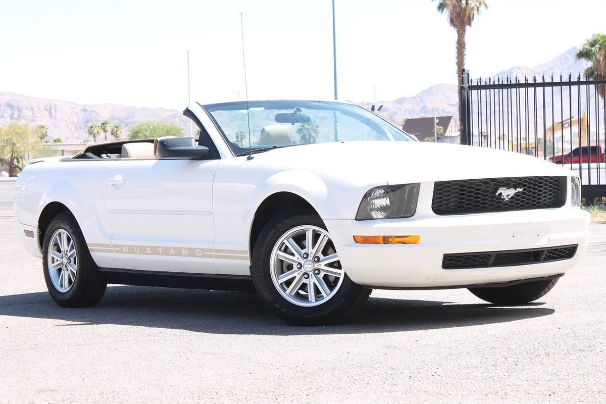 2008 Ford Mustang V6 Deluxe 2dr Convertible
