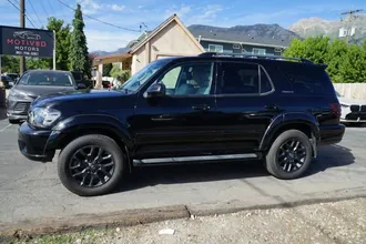 2004 Toyota Sequoia photo 2