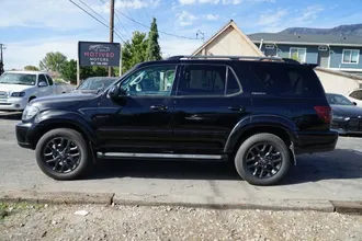 2004 Toyota Sequoia photo 3
