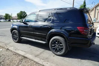 2004 Toyota Sequoia photo 5
