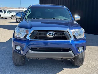 2015 Toyota Tacoma photo 2