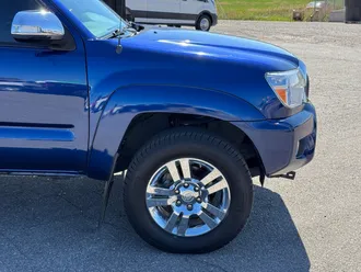 2015 Toyota Tacoma photo 3