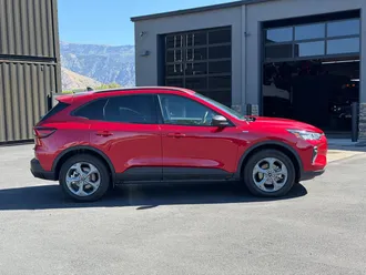 2025 Ford Escape photo 3