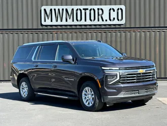 2025 Chevrolet Suburban photo 2