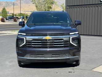 2025 Chevrolet Suburban photo 3