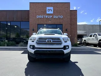2016 Toyota Tacoma photo 2
