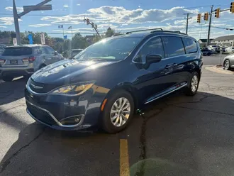 2017 Chrysler Pacifica photo 3
