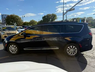 2017 Chrysler Pacifica photo 5