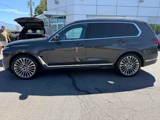 2023 BMW X7 photo 2