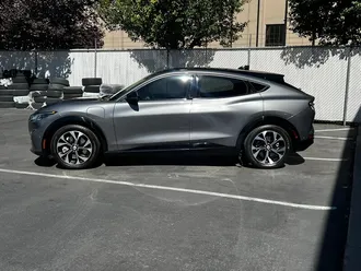 2021 Ford Mustang Mach-E Premium photo 4