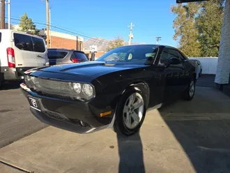 2013 Dodge Challenger photo 3