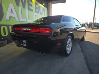 2013 Dodge Challenger photo 4