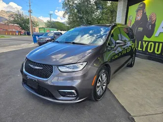 2021 Chrysler Pacifica photo 2