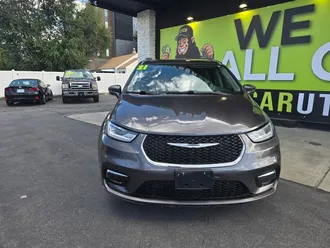 2021 Chrysler Pacifica photo 3