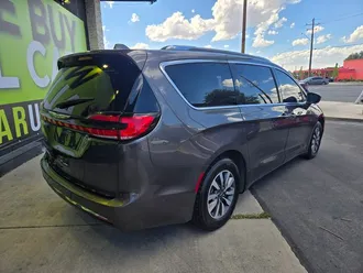 2021 Chrysler Pacifica photo 4