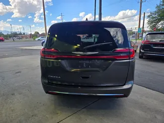 2021 Chrysler Pacifica photo 5