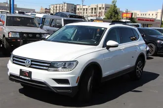2021 VOLKSWAGEN TIGUAN photo 4