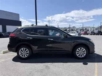 2017 NISSAN ROGUE photo 4