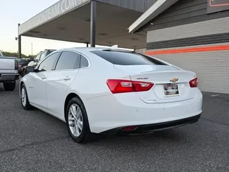 2016 Chevrolet Malibu photo 3