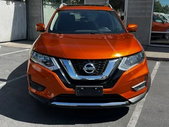 2017 Nissan Rogue SV photo 2