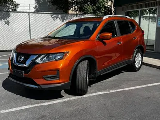 2017 Nissan Rogue SV photo 3