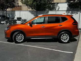 2017 Nissan Rogue SV photo 4