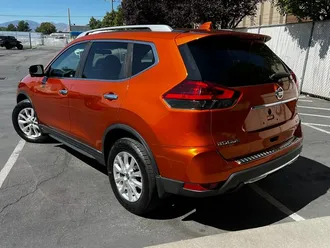 2017 Nissan Rogue SV photo 5
