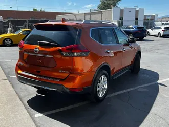 2017 Nissan Rogue SV photo 7
