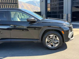 2025 Hyundai Tucson photo 3