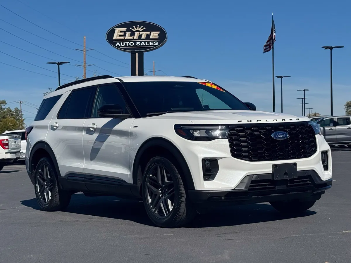 2025 Ford Explorer ST-Line