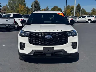 2025 Ford Explorer photo 2