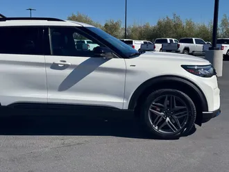2025 Ford Explorer photo 4