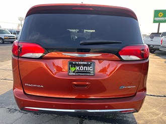 2018 Chrysler Pacifica photo 3