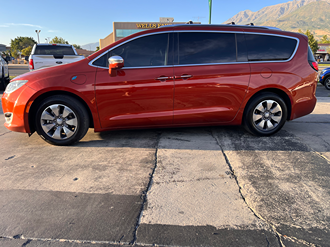 2018 Chrysler Pacifica photo 2