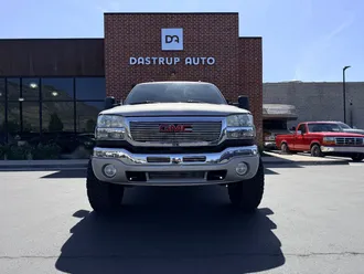 2004 GMC Sierra 2500HD photo 2