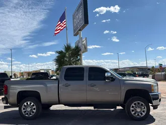 2013 Chevrolet Silverado 3500HD photo 2