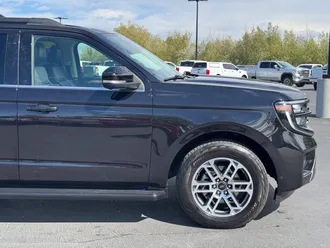 2025 Ford Expedition photo 4