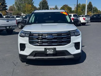 2025 Ford Explorer photo 2