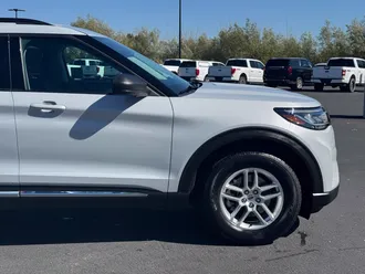 2025 Ford Explorer photo 4
