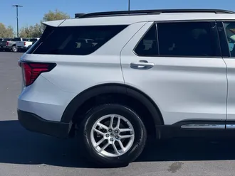 2025 Ford Explorer photo 5