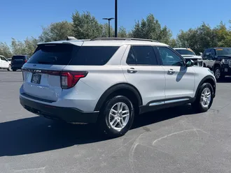 2025 Ford Explorer photo 6