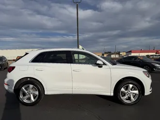 2020 Audi Q3 photo 2