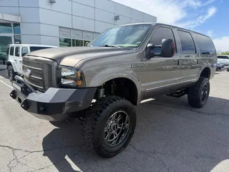 2005 Ford Excursion photo 2