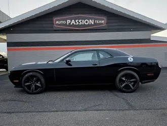 2014 Dodge Challenger photo 2