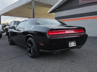 2014 Dodge Challenger photo 3