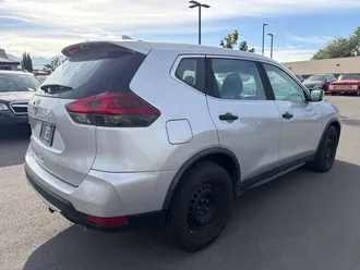 2017 Nissan Rogue photo 2